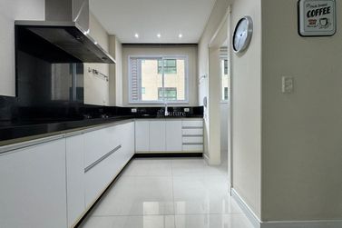 Apartamento &agrave; venda - 180m&sup2; - Meia Praia