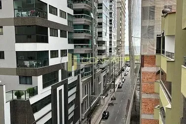 Apartamento &agrave; venda - 101m&sup2; - Meia Praia