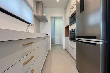 Apartamento &agrave; venda - 137m&sup2; - Meia Praia