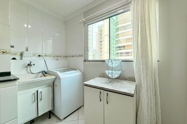 Apartamento &agrave; venda - 107m&sup2; - Meia Praia