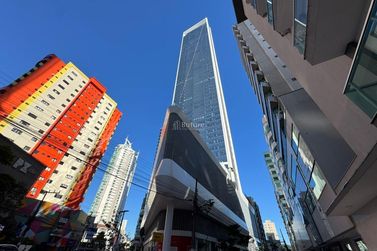 Apartamento &agrave; venda - 171m&sup2; - Centro