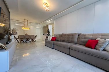 Apartamento &agrave; venda - 196m&sup2; - Meia Praia