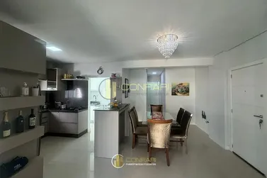 Apartamento &agrave; venda - 110m&sup2; - Meia Praia