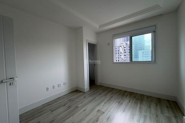 Apartamento &agrave; venda - 125m&sup2; - Meia Praia