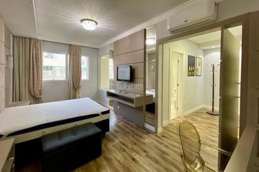 Apartamento &agrave; venda - 170m&sup2; - Meia Praia