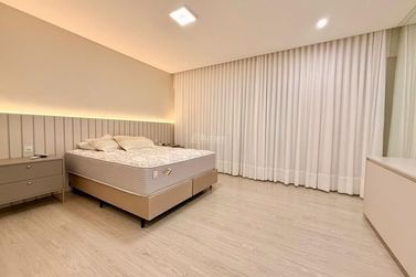 Apartamento &agrave; venda - 180m&sup2; - Meia Praia