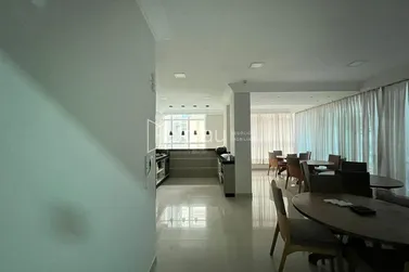 Apartamento &agrave; venda - 133m&sup2; - Meia Praia