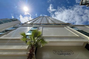 Apartamento &agrave; venda - 137m&sup2; - Meia Praia