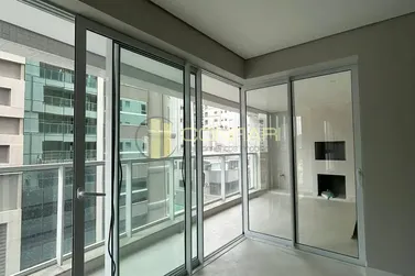 Apartamento &agrave; venda - 132m&sup2; - MEIA PRAIA
