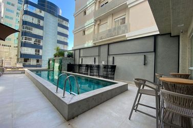 Apartamento &agrave; venda - 140m&sup2; - Meia Praia