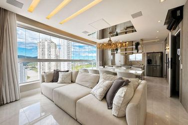 Apartamento &agrave; venda - 220m&sup2; - Centro