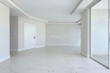 Apartamento &agrave; venda - 132m&sup2; - Meia Praia