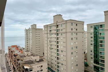 Apartamento &agrave; venda - 120m&sup2; - Meia Praia
