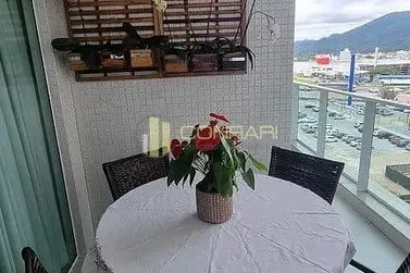 Apartamento &agrave; venda - 120m&sup2; - Meia Praia