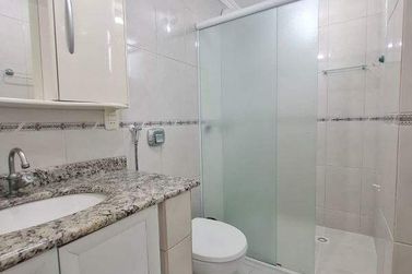 Apartamento para alugar - 64m&sup2; - Meia Praia