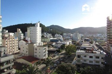 Apartamento para alugar - 121m&sup2; - Centro
