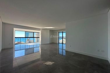 Apartamento &agrave; venda - 198m&sup2; - Meia Praia