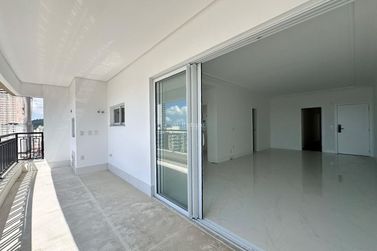 Apartamento &agrave; venda - 160m&sup2; - Centro