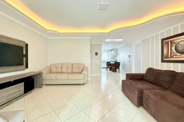 Apartamento &agrave; venda - 107m&sup2; - Meia Praia