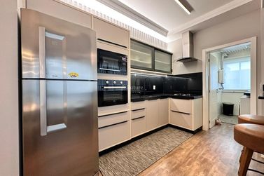 Apartamento &agrave; venda - 130m&sup2; - Meia Praia