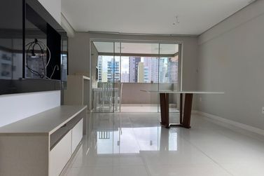 Apartamento &agrave; venda - 100m&sup2; - Meia Praia