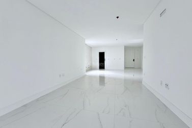 Apartamento &agrave; venda - 206m&sup2; - Meia Praia