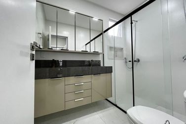 Apartamento &agrave; venda - 161m&sup2; - Meia Praia