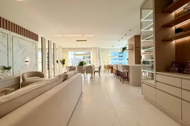 Apartamento &agrave; venda - 160m&sup2; - Meia Praia
