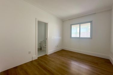 Apartamento &agrave; venda - 157m&sup2; - Meia Praia