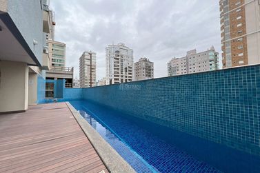 Apartamento &agrave; venda - 145m&sup2; - Meia Praia