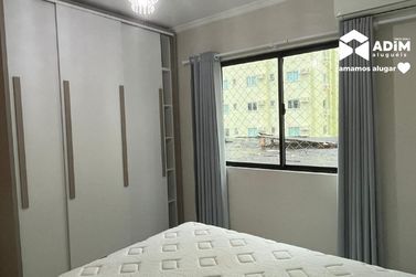 Apartamento para alugar - 140m&sup2; - Meia Praia