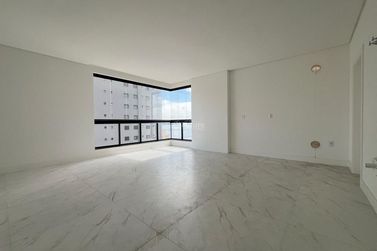 Apartamento &agrave; venda - 129m&sup2; - Meia Praia