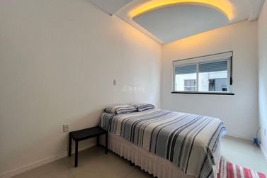 Apartamento &agrave; venda - 142m&sup2; - Meia Praia