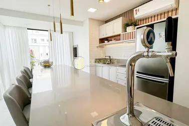 Apartamento &agrave; venda - 130m&sup2; - Meia Praia