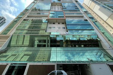 Apartamento &agrave; venda - 228m&sup2; - Meia Praia