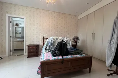 Apartamento &agrave; venda - 145m&sup2; - Meia Praia