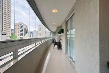Apartamento &agrave; venda - 116m&sup2; - Meia Praia
