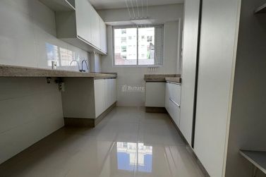 Apartamento &agrave; venda - 178m&sup2; - Meia Praia