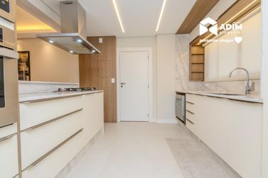Apartamento para alugar - 216m&sup2; - Centro