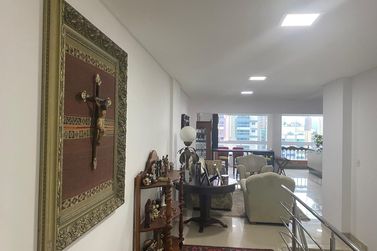 Apartamento &agrave; venda - 303m&sup2; - Meia Praia