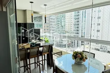 Apartamento &agrave; venda - 158m&sup2; - Meia Praia
