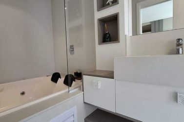 Apartamento para alugar - 142m&sup2; - Meia Praia