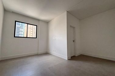 Apartamento &agrave; venda - 177m&sup2; - Meia Praia