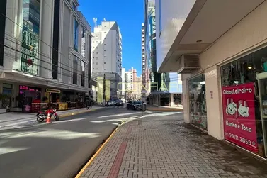 Sala Comercial para alugar - 60m&sup2; - meia praia