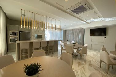 Apartamento &agrave; venda - 140m&sup2; - Meia Praia