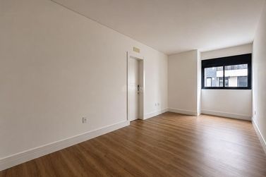 Apartamento &agrave; venda - 182m&sup2; - Meia Praia