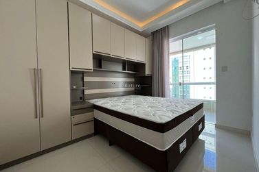 Apartamento &agrave; venda - 137m&sup2; - Meia Praia