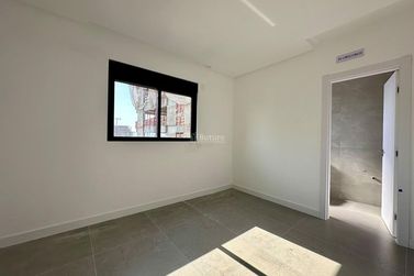 Apartamento &agrave; venda - 130m&sup2; - Meia Praia
