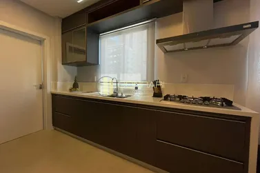Apartamento &agrave; venda - 136m&sup2; - Meia praia
