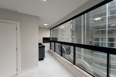 Apartamento &agrave; venda - 102m&sup2; - Meia Praia